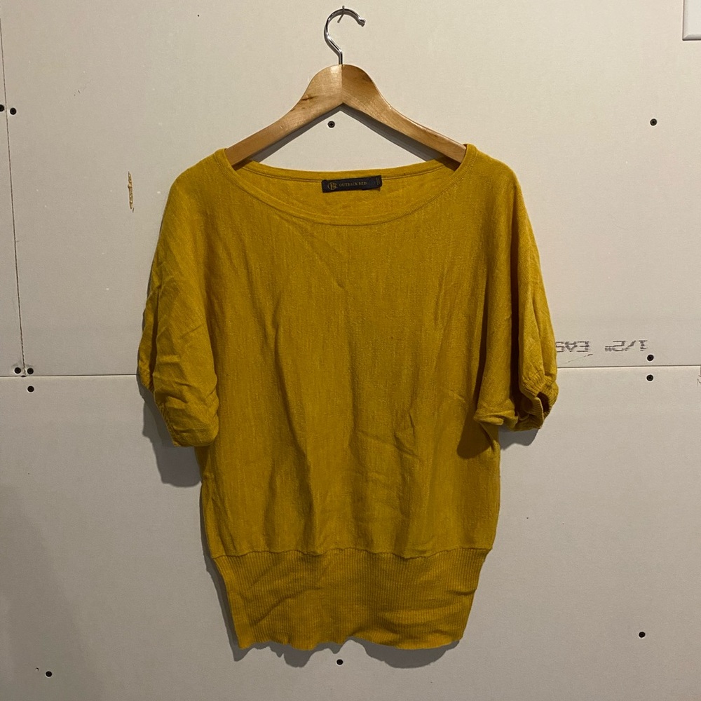 Mustard yellow short sleeve top